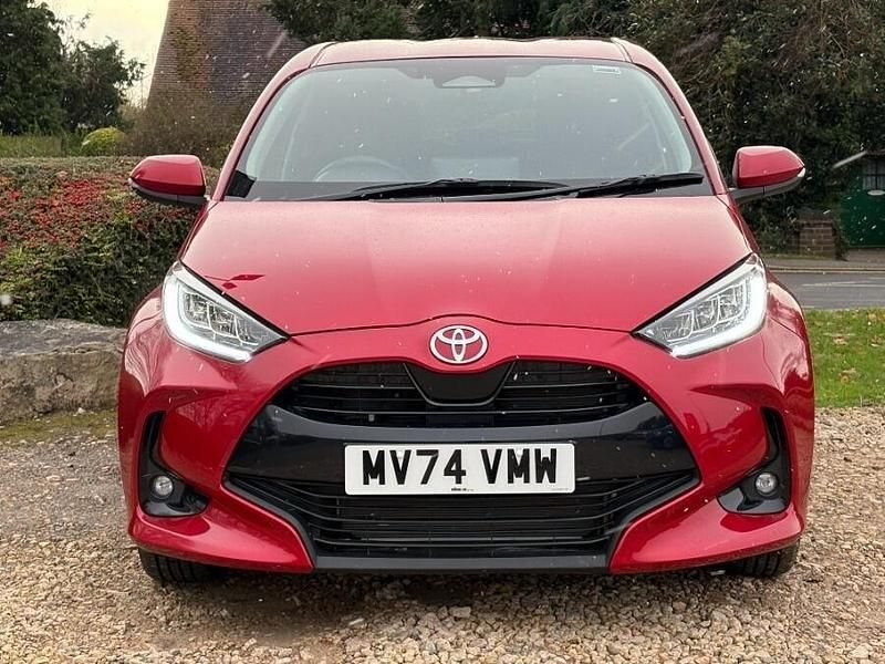 Used Toyota Yaris Hybrid Design 116 HP (85 kW) 2024 Red Hatchback