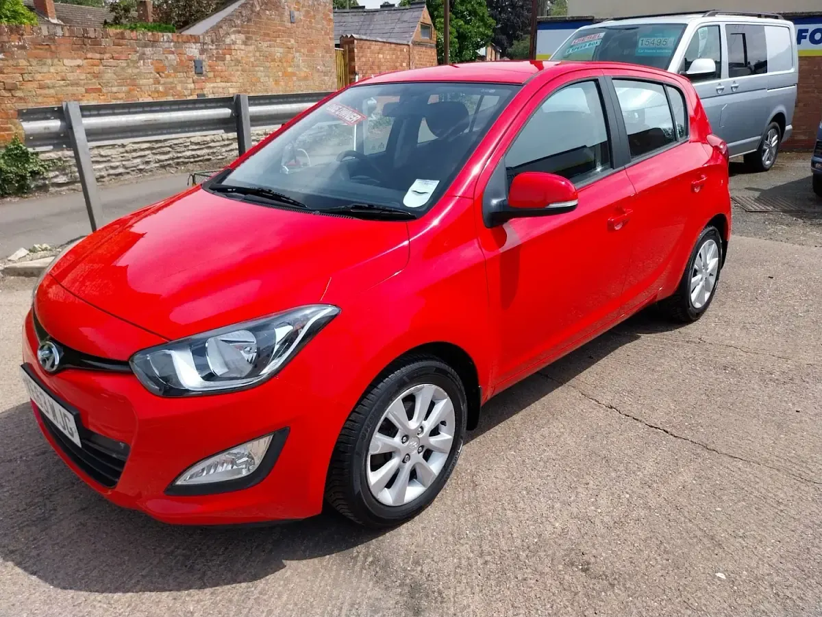 Used Hyundai i20 Active 85 HP (62 kW) 2014 Red Hatchback