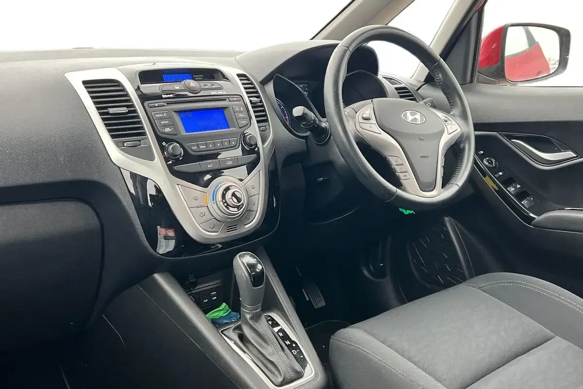 Used Hyundai i20 SE 125 HP (91 kW) 2019 Red Hatchback
