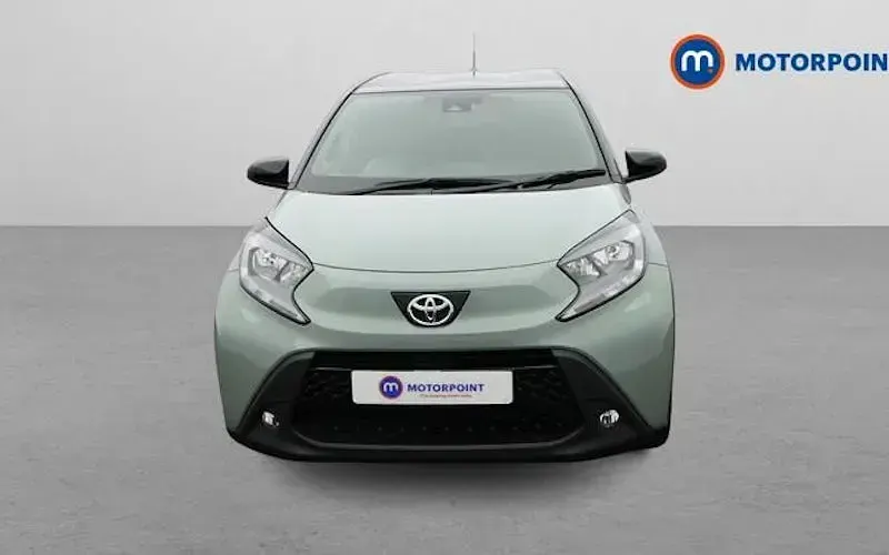 Used Toyota Aygo X 72 HP (52 kW) 2024 Green SUV