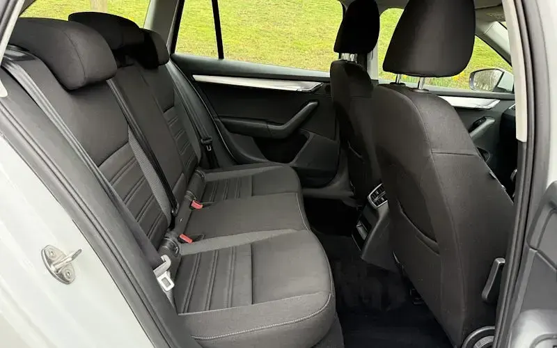 Used Skoda Octavia SE Technology 116 HP (85 kW) 2019 White Estate