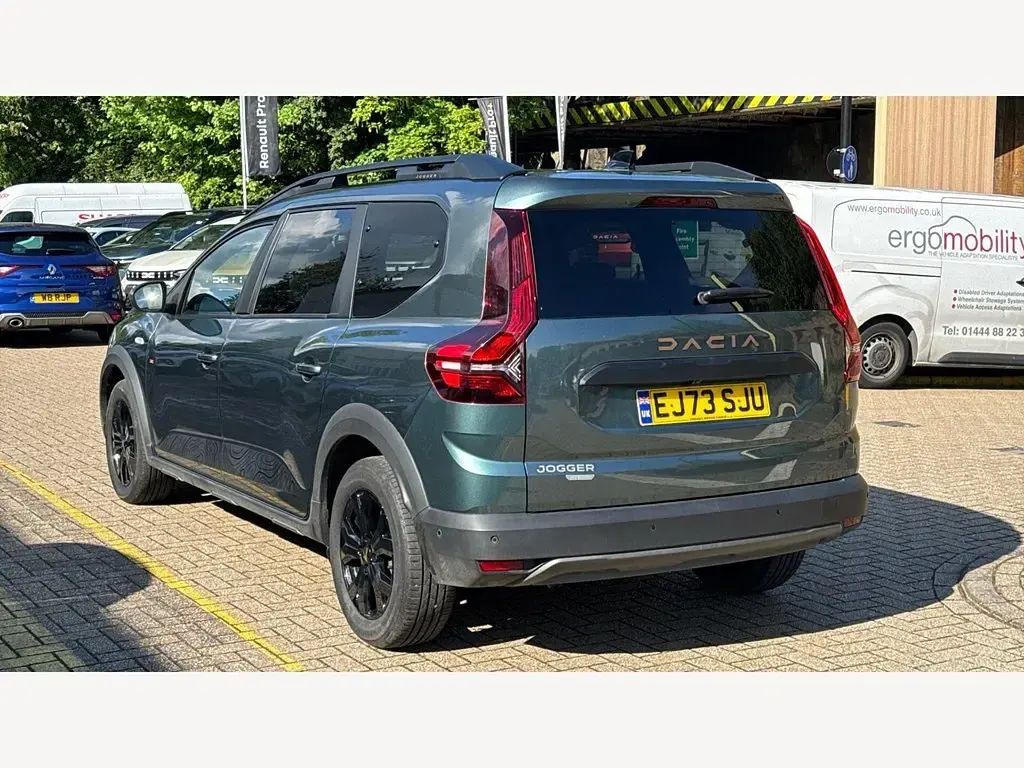 Second-hand Dacia Jogger Extreme 2023 Verde Monovolum