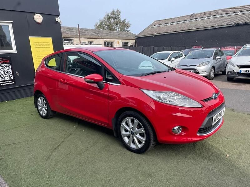 Used Ford Fiesta Zetec 82 HP (60 kW) 2010 Red Hatchback