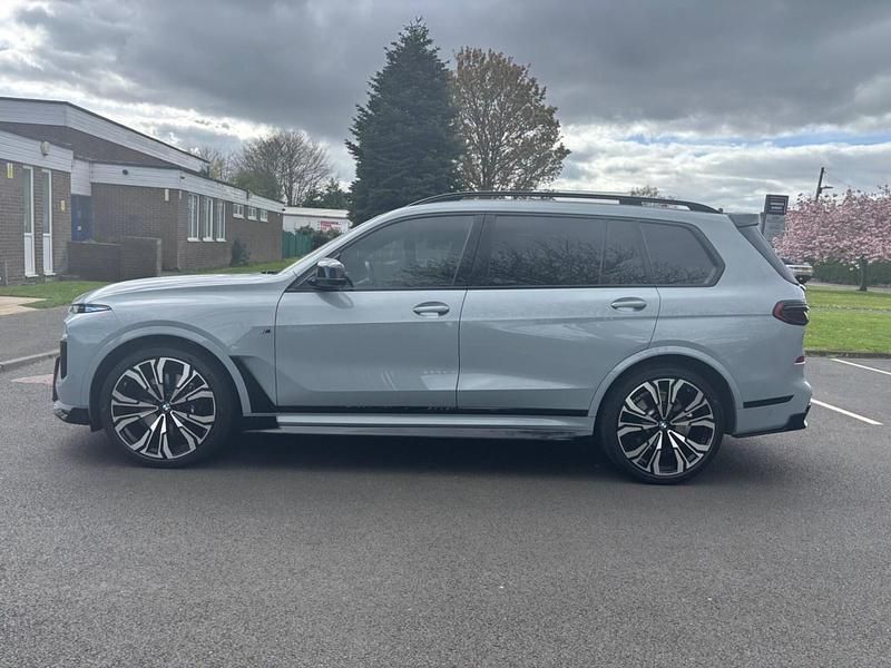 Begagnad BMW X7 M Sport 2022 Grå SUV