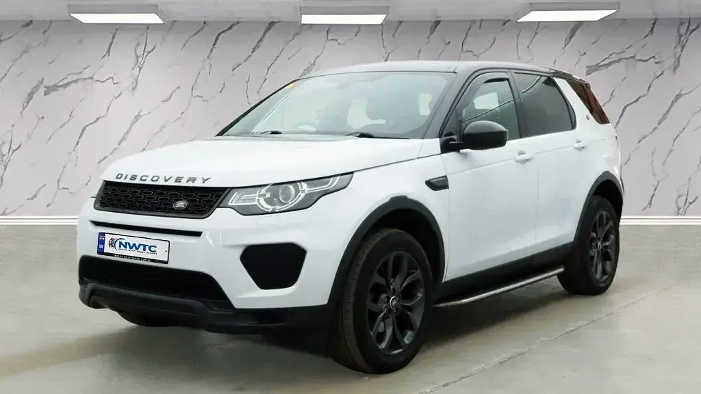 Used Land Rover Discovery 5 Landmark 2018 White SUV
