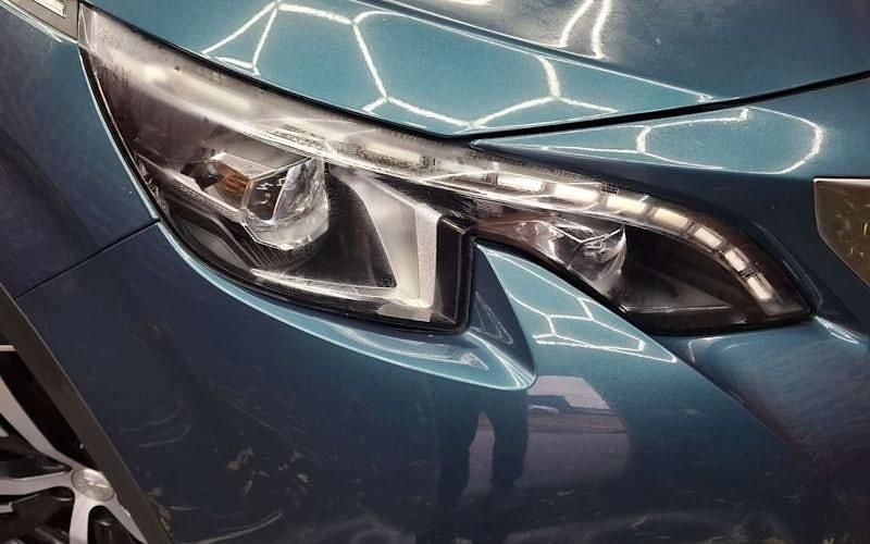 Used Peugeot 5008 GT-line 131 HP (96 kW) 2019 Green Estate