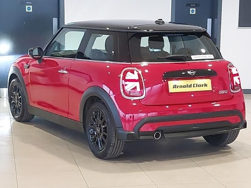 Used Mini Cooper Classic 134 HP (98 kW) 2021 Red Hatchback