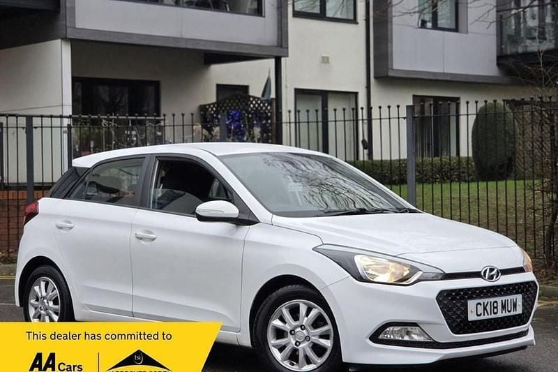 White Used 2018 Hyundai i20 SE Hatchback | £4,695 (Fair price) - Image 1/1