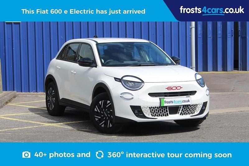 White Used 2025 Fiat 600 Red Hatchback | £19,495 (Super price) - Image 1/4