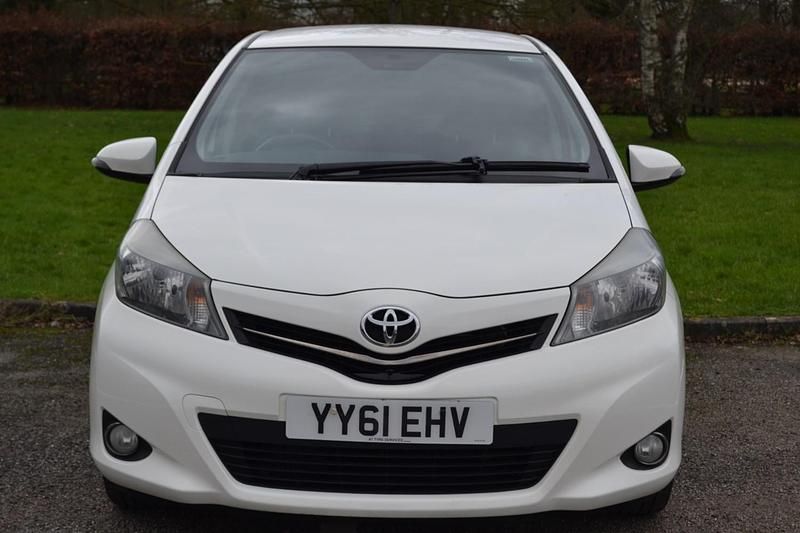 Used Toyota Yaris SR 2011 White Hatchback