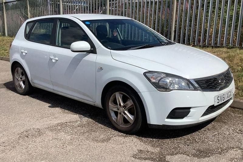 White Used 2011 Kia Ceed 2 Hatchback | £1,999 (Super price) - Image 1/1