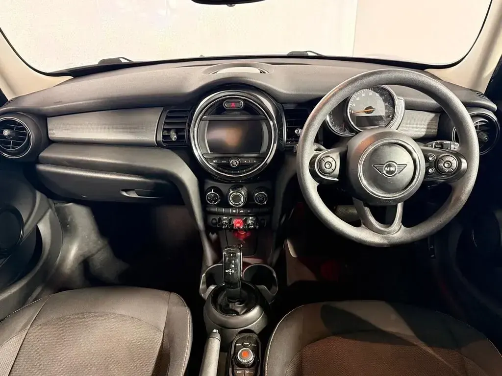 Used Mini Cooper Classic 136 HP (100 kW) 2019 Blue Hatchback
