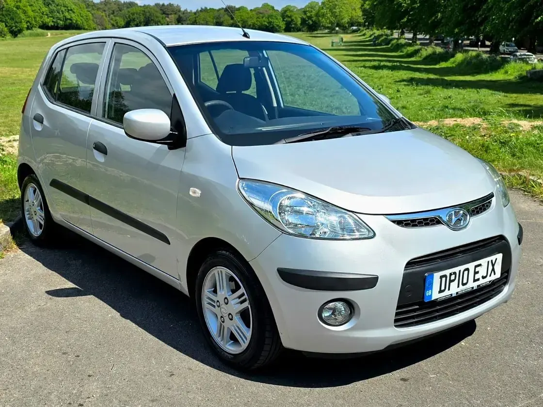 Gebraucht Hyundai i10 Comfort 78 PS (57 kW) 2010 Silber Kleinwagen