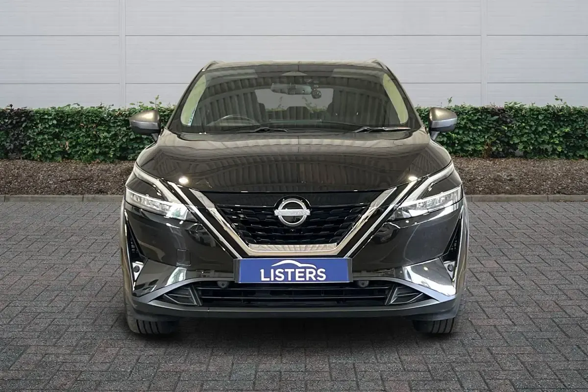 Used Nissan Qashqai 190 HP (139 kW) 2023 Two tone metallic  black/grey roof SUV