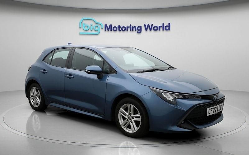 Used Toyota Corolla 122 HP (89 kW) 2022 Blue Hatchback