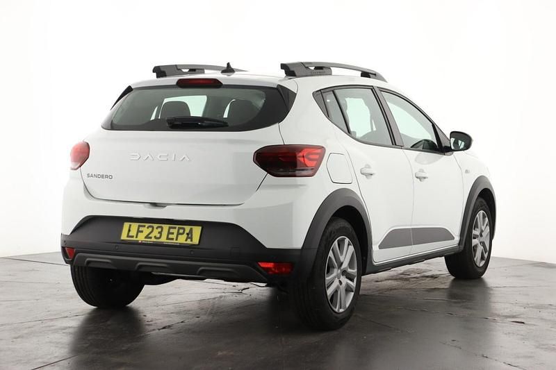 Begagnad Dacia Sandero Expression 2023 Vit Halvkombi