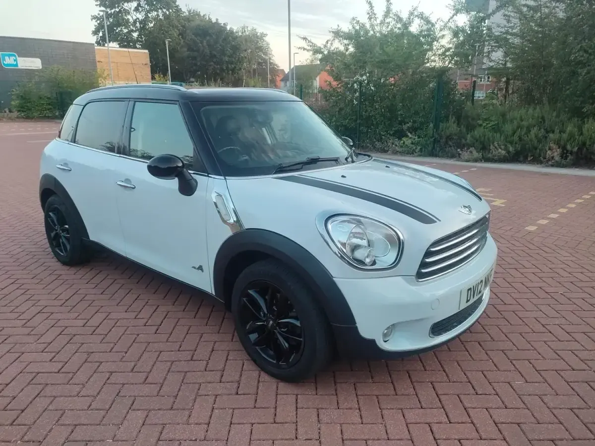 Used Mini Cooper D 112 HP (82 kW) 2012 White Hatchback