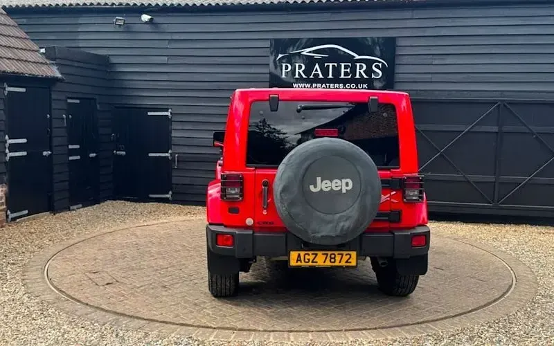Used Jeep Wrangler 200 HP (147 kW) 2015 Red SUV