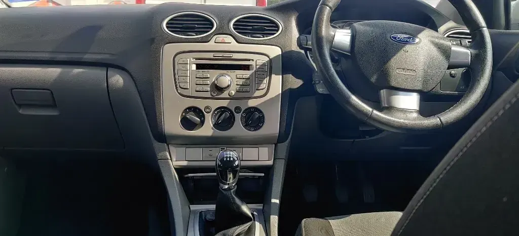 Used Ford Focus Zetec 2009 Silver Hatchback