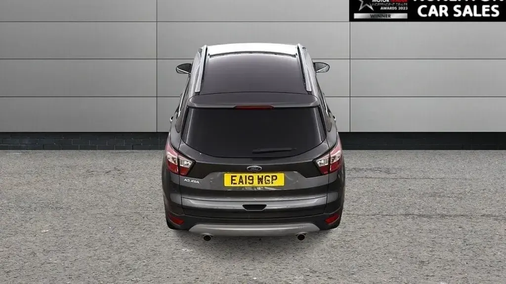 Begagnad Ford Kuga Titanium 150 HK (110 kW) 2019 Grå SUV