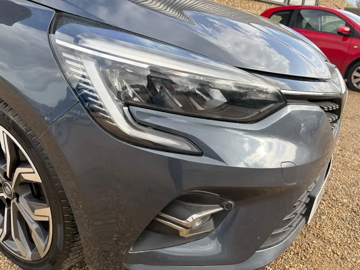Używany Renault Clio V Version S 100 KM (73 kW) 2021 Szary Hatchback