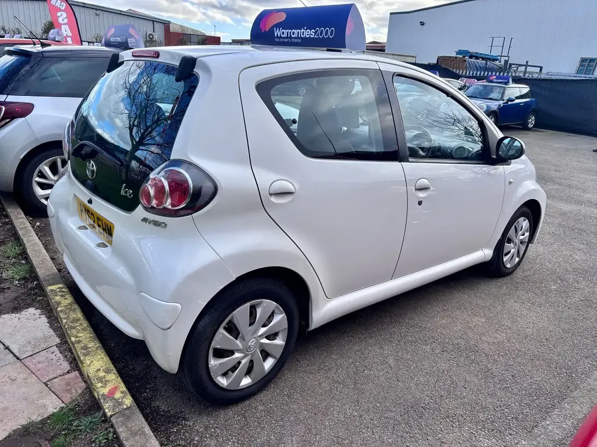 Used Toyota Aygo 68 HP (50 kW) 2012 White Hatchback