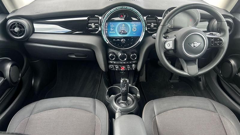 Usado Mini Cooper Classic 134 HP (98 kW) 2023 Amarelo Citadino