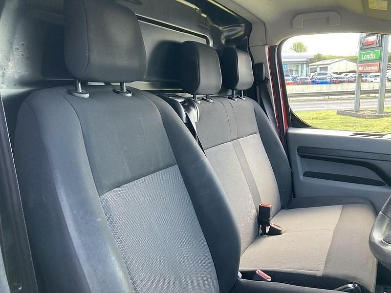 Second-hand Peugeot Expert S 2018 Roșu Van