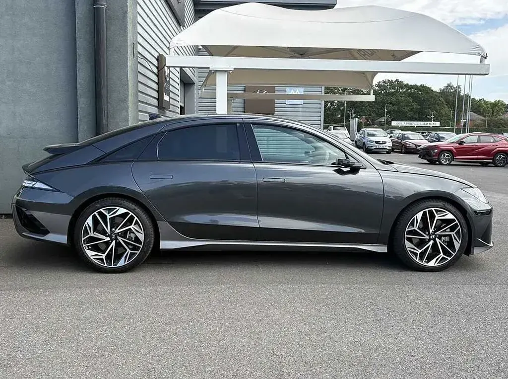 Used Hyundai Ioniq 6 Ultimate 239 kW (325 HP) 2025 Sedan