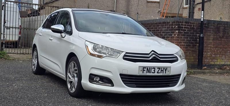 Used Citroën C4 SELECTION 2013 White Hatchback