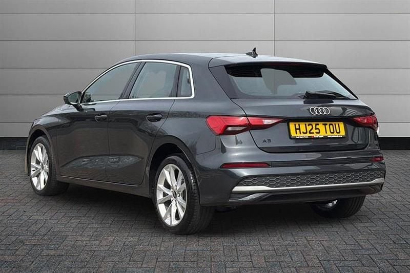 Begagnad Audi A3 Sport 150 HK (110 kW) 2025 Grå Halvkombi