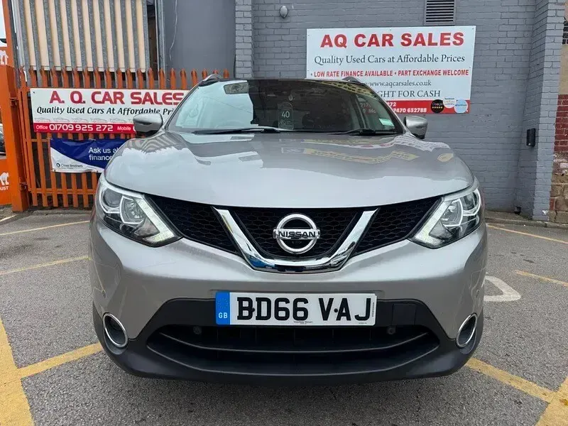 Used Nissan Qashqai N-Connecta 110 HP (80 kW) 2016 Silver SUV
