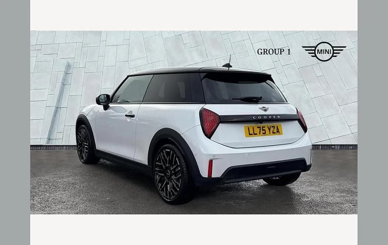 Used Mini Cooper Exclusive 113 kW (154 HP) 2026 White Hatchback