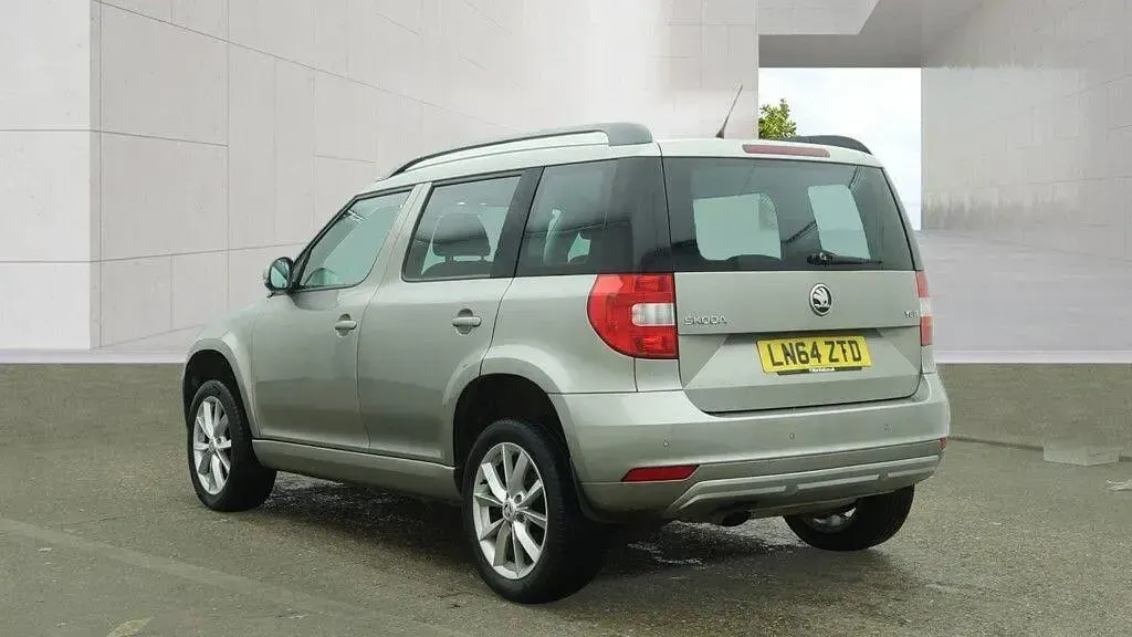 Used Skoda Yeti SE 105 HP (77 kW) 2014 Beige SUV