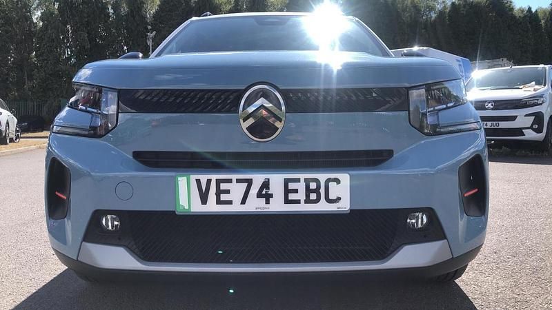 Used Citroën e-C3 81 kW (111 HP) 2024 Blue Hatchback