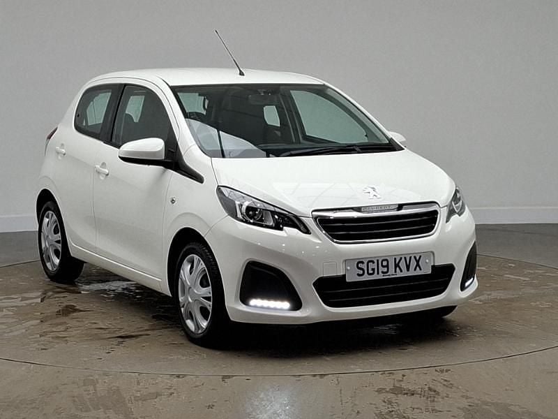 Used Peugeot 108 Active 72 HP (52 kW) 2019 White Hatchback