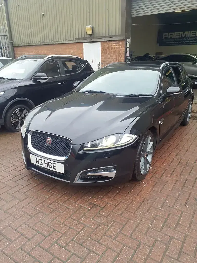 Used Jaguar XF Sportbrake R-Sport 200 HP (147 kW) 2015 Black Estate