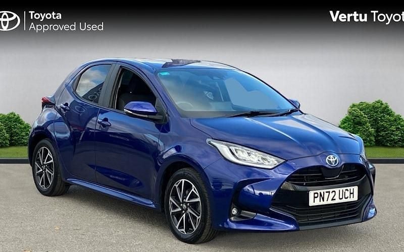 Used 2025 Toyota Yaris Hybrid Design Hatchback | £16,921 (Super price) - Image 1/4