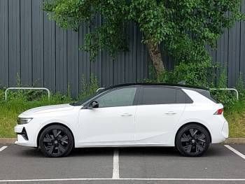 Used Vauxhall Astra 114 kW (156 HP) 2024 White Hatchback