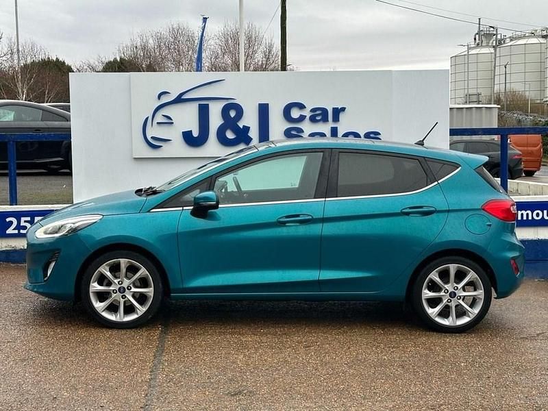 Used Ford Fiesta Titanium 100 HP (73 kW) 2017 Blue Hatchback