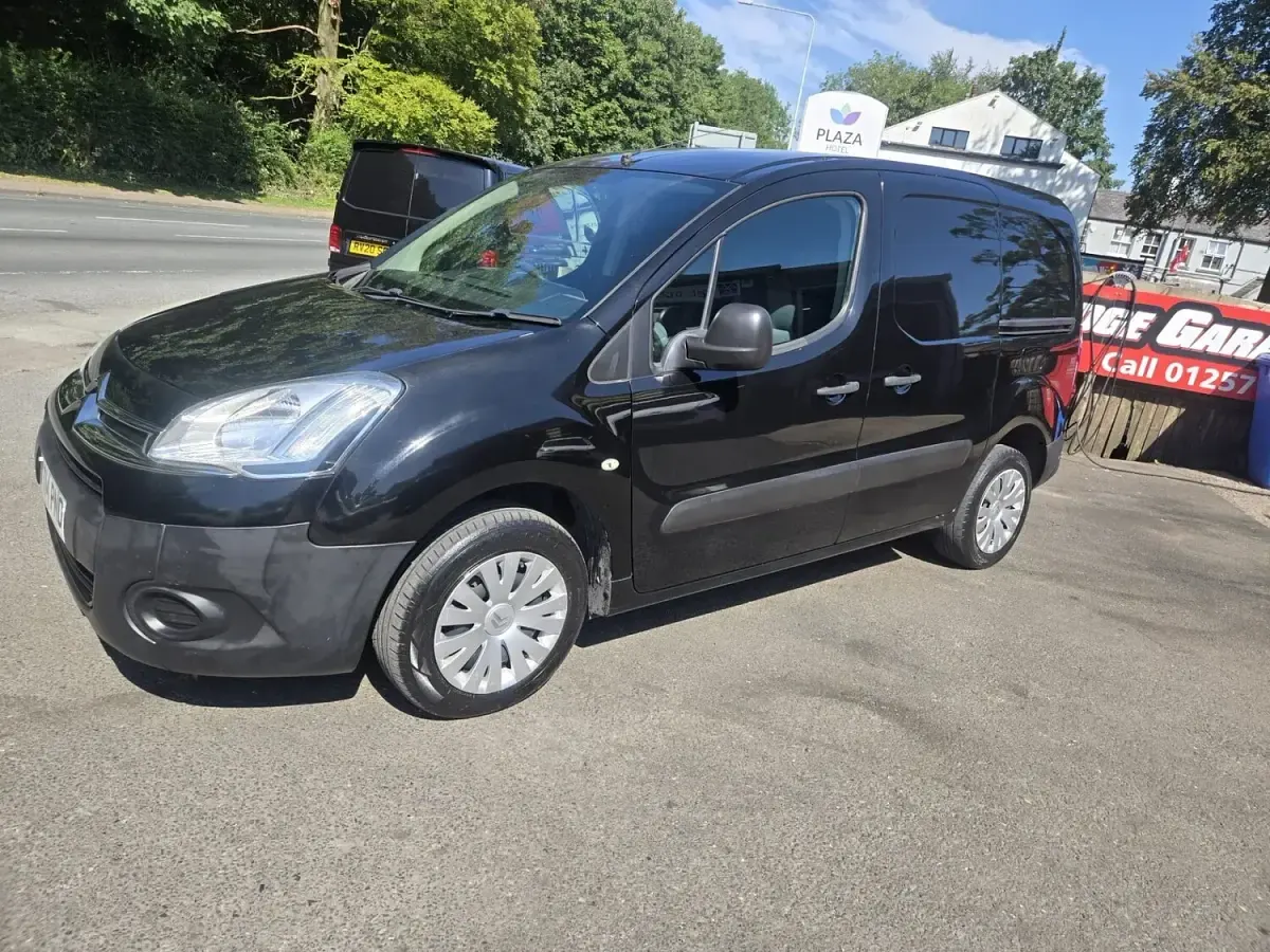 Used Citroën Berlingo 90 HP (66 kW) 2014 Black MPV