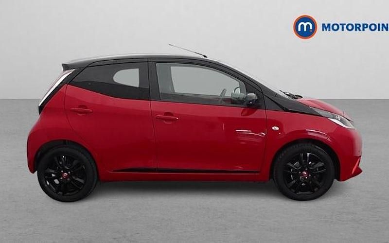 Used Toyota Aygo X-cite 69 HP (50 kW) 2017 Red Hatchback