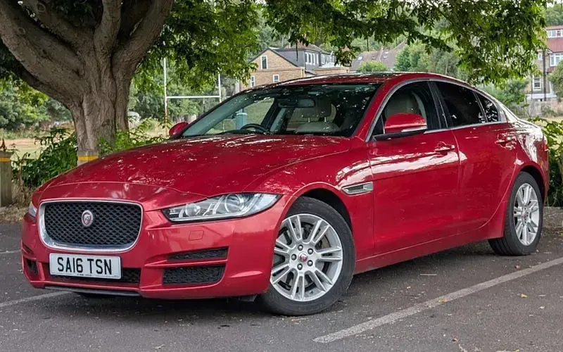Used Jaguar XE Prestige 200 HP (147 kW) 2016 Red Sedan