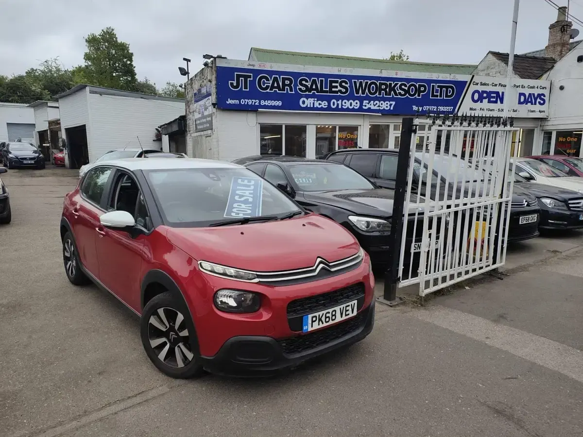 Begagnad Citroën C3 Feel 2018 Röd Halvkombi