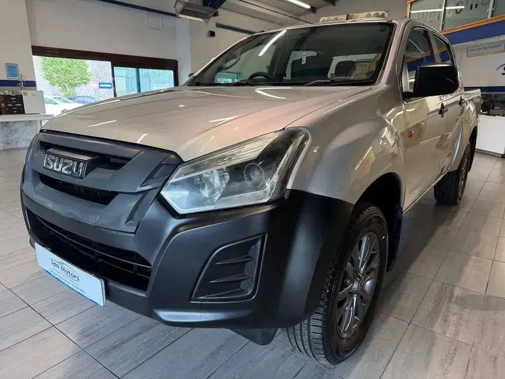 Używany Isuzu Pick up 164 KM (120 kW) 2019 Srebrny Pickup