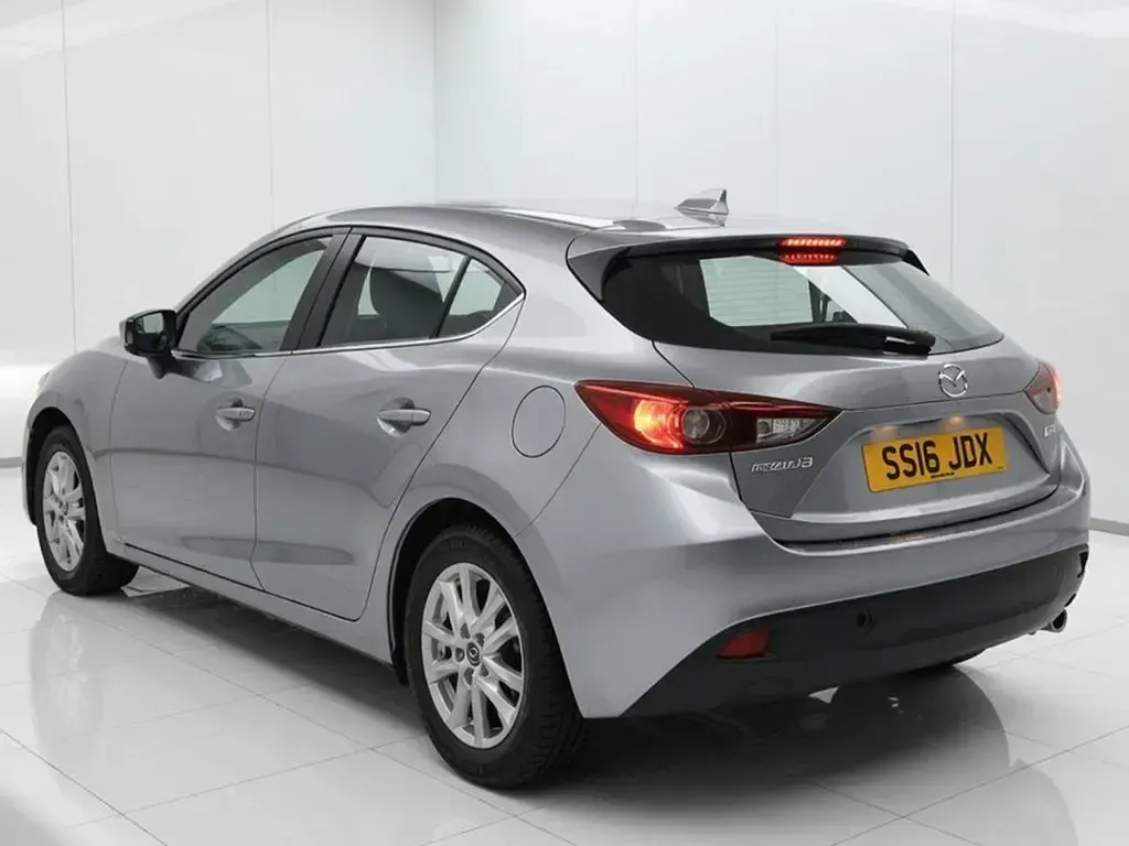 Used Mazda 3 100 HP (73 kW) 2016 Silver Hatchback