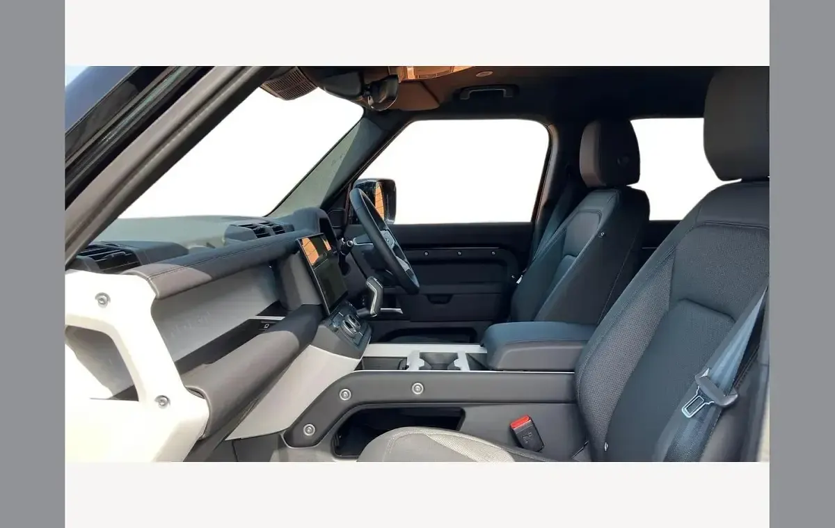 Used Land Rover Defender SE Dynamic 250 HP (183 kW) 2025 Santorini black SUV