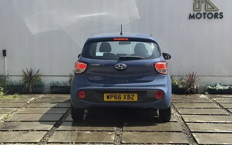Used Hyundai i10 67 HP (49 kW) 2017 Blue Hatchback