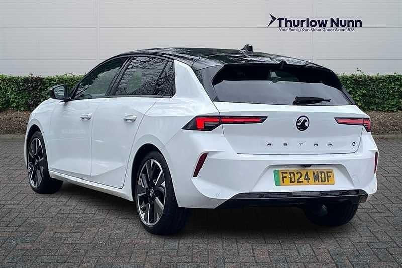 Second-hand Vauxhall Astra Ultimate 114 kW (156 CP) 2024 Alb Hatchback