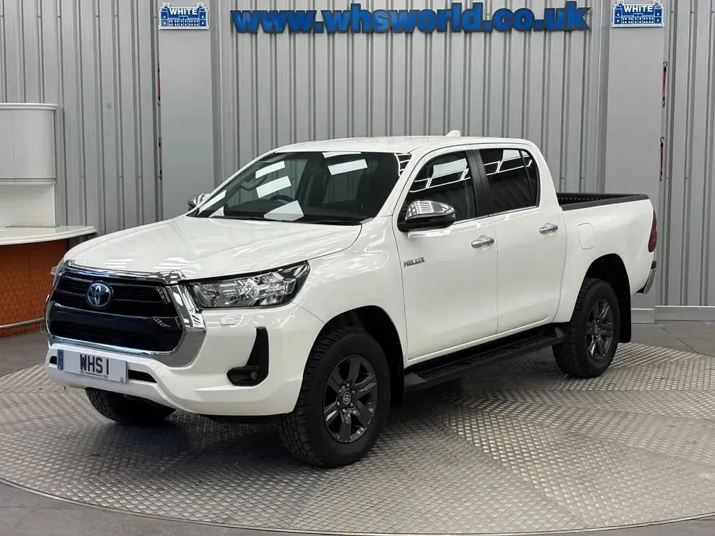 Usado Toyota HiLux 150 HP (110 kW) 2023 Branco Pickup